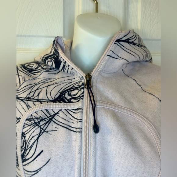 Lululemon Scuba Hoodie, blush pink with navy peacock feather pattern, size 2 - Picture 3 of 7